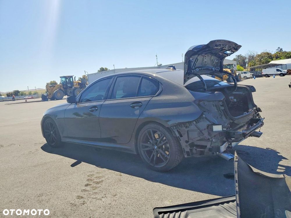 BMW Seria 3 330i M Sport - 3