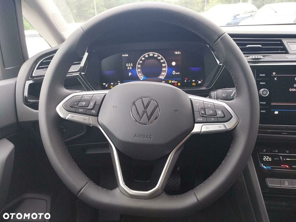 Volkswagen Touran - 12