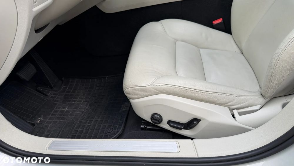 Volvo S60 T6 AWD Momentum Pro - 14