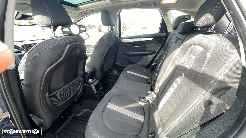 BMW 218 Active Tourer d Advantage Auto - 10