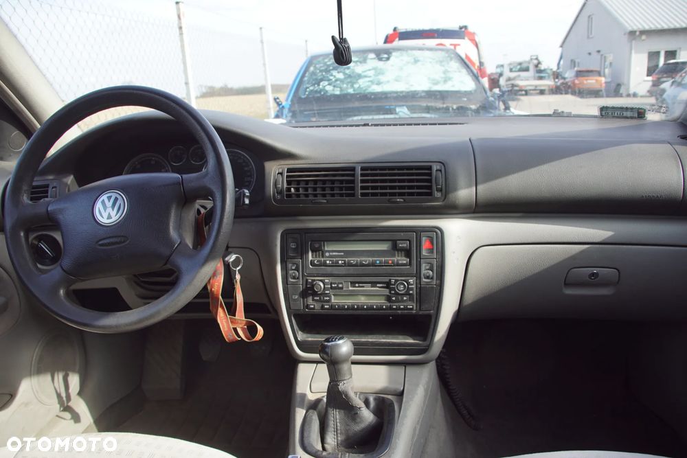 Auto na części - Volkswagen Passat B5 Lift 1.9 TDI 131 KM AVF FRK LD7W 2003R Silnik Skrzynia Drzwi Maska Błotnik Klapa Zderzak Lusterko Lampa Klamka Szyba Deska Kokpit Sterownik Moduł Czujnik Licznik Panel Kierownica - 15