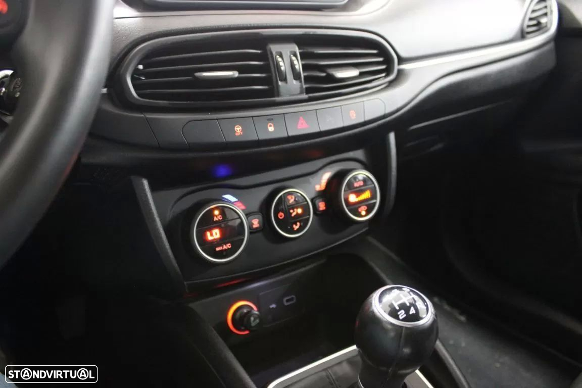 Fiat Tipo Station Wagon 1.3 M-Jet Lounge - 22