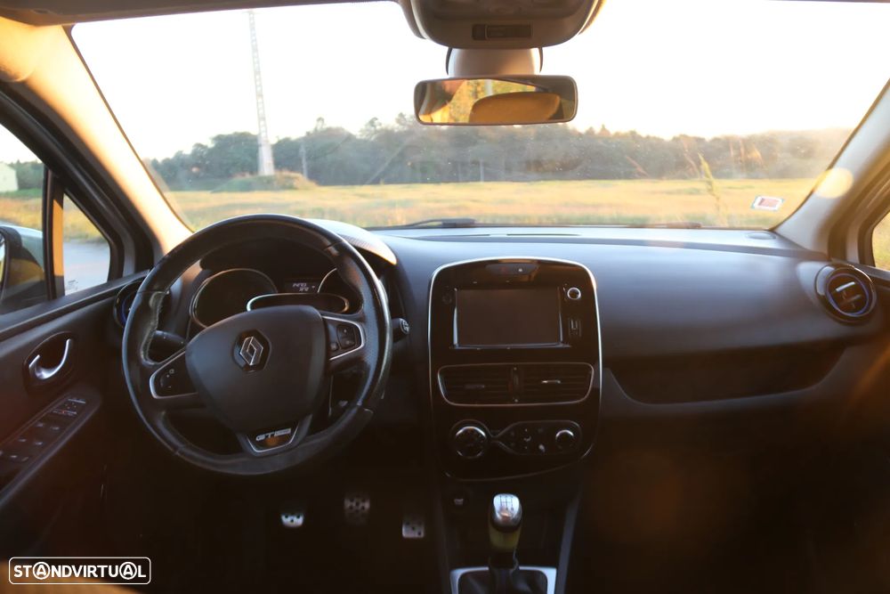 Renault Clio Sport Tourer 1.5 dCi GT Line - 12