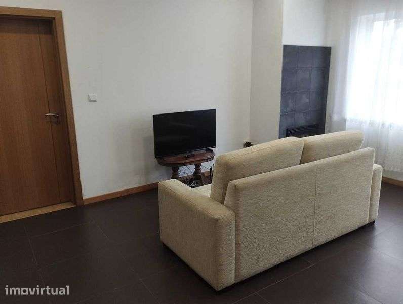 T1  mobilado e equipado com agua, Tv ,e internet incluídos - Grande imagem: 4/8