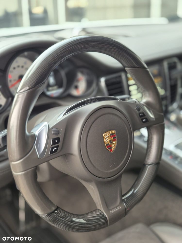 Porsche Panamera GTS PDK - 17