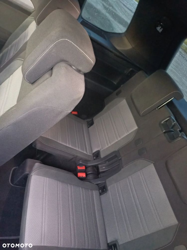Volkswagen Touran - 12