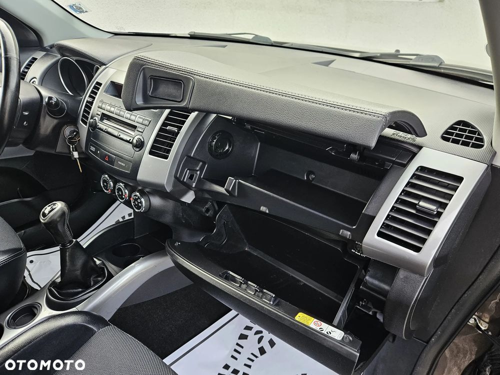 Mitsubishi Outlander 2.0 Intense 2WD EU5 - 23