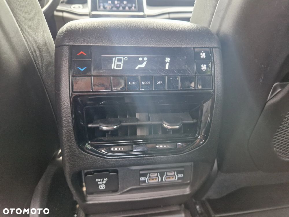 Jeep Grand Cherokee - 19