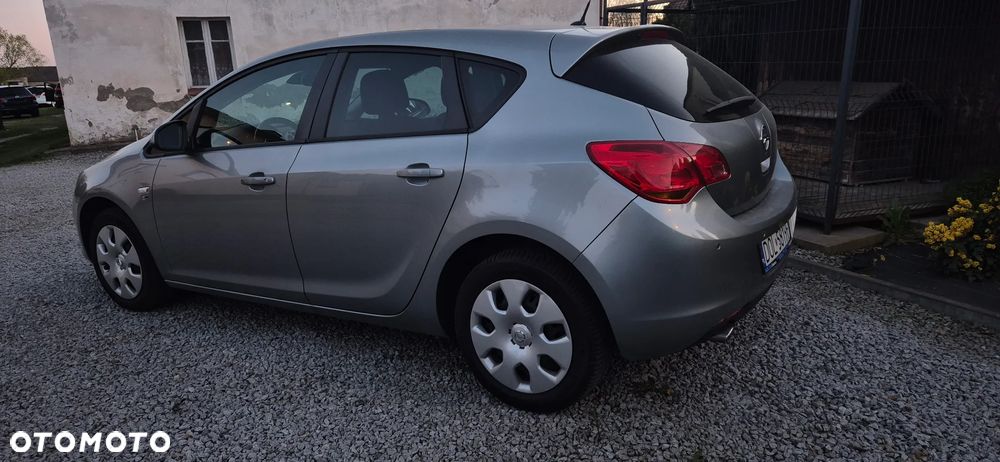 Opel Astra 1.4 Turbo 150 Jahre - 4