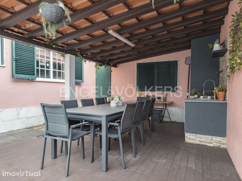 Moradia T5 com piscina em Sobreda de Caparica - Grande imagem: 3/34