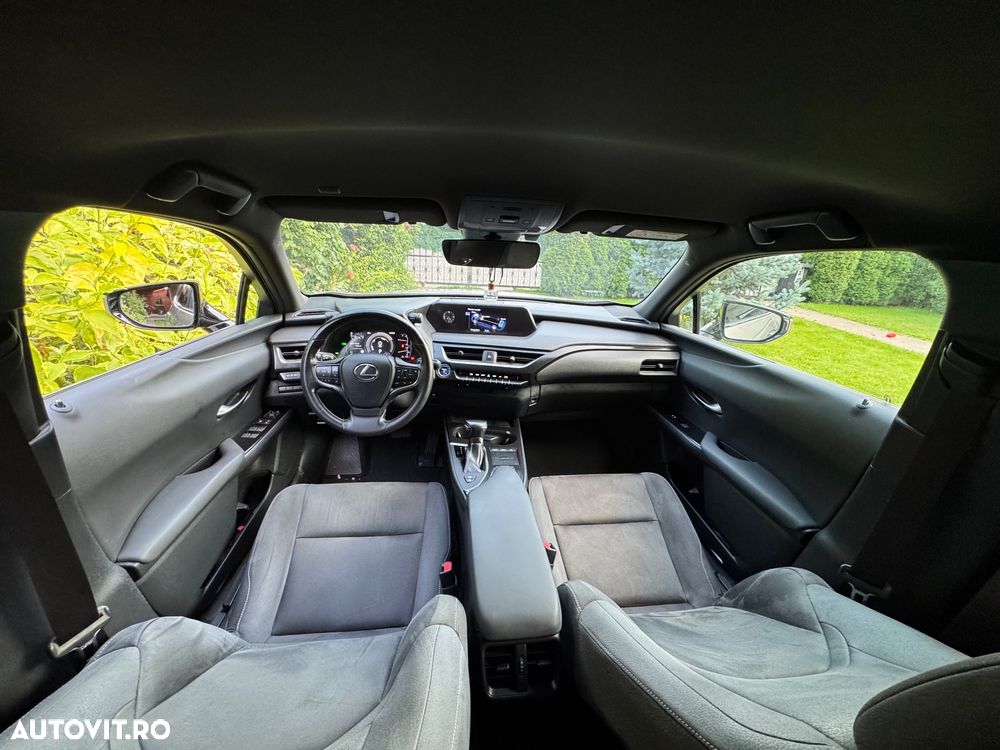 Lexus UX - 35