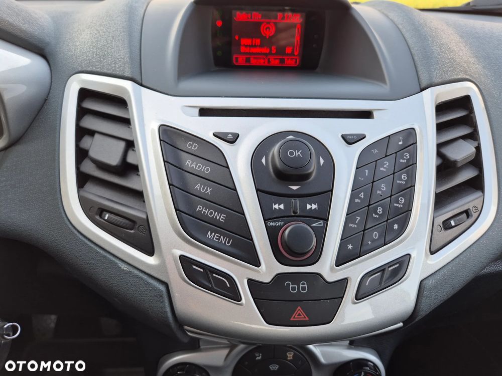 Ford Fiesta 1.4 Titanium EU5 - 10