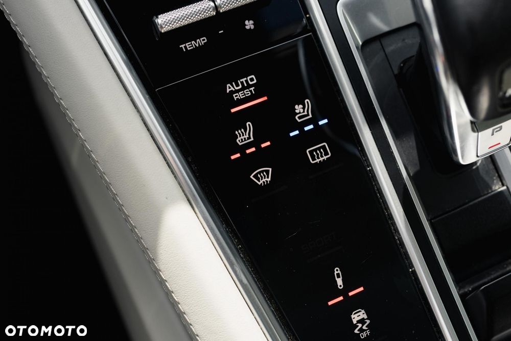 Porsche Panamera 4S - 30