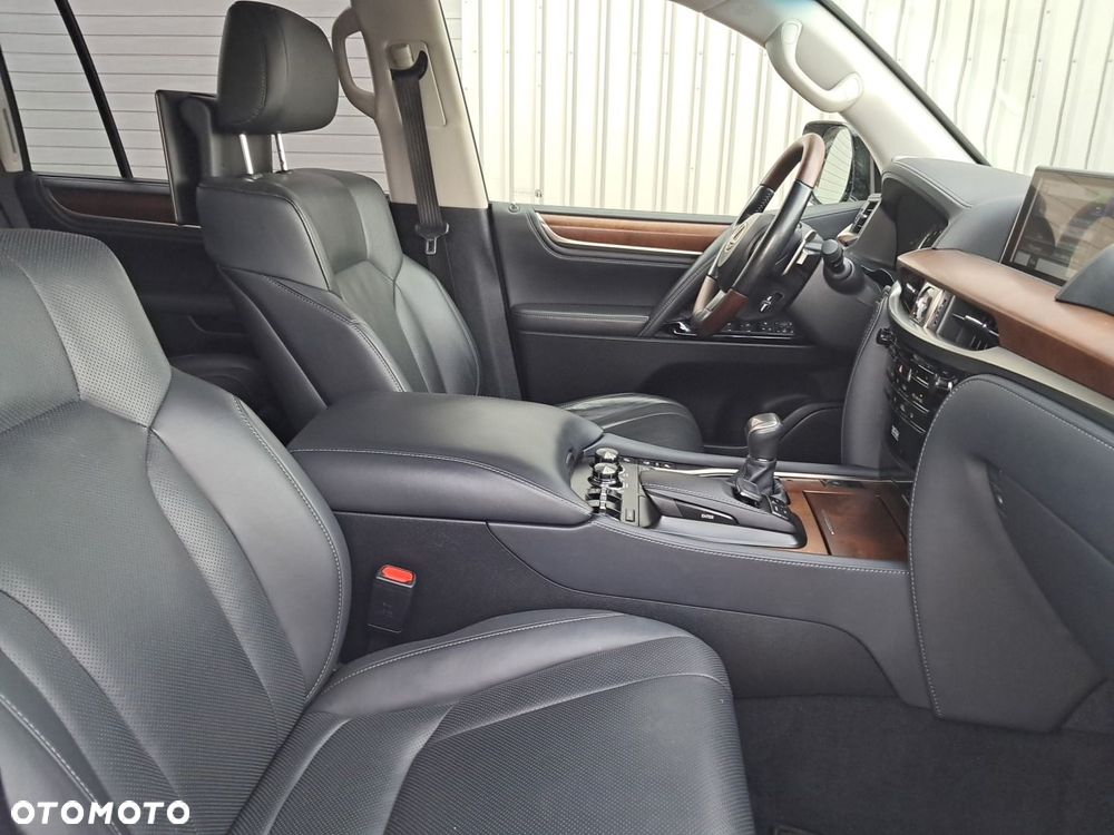 Lexus LX 570 Omotenashi - 18
