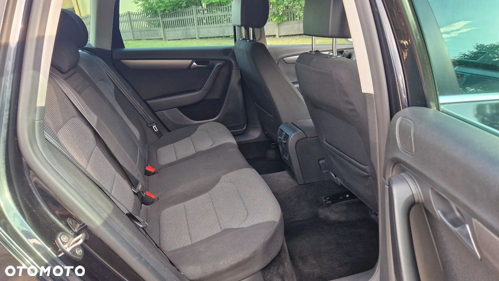 Volkswagen Passat 2.0 TDI Individual - 12