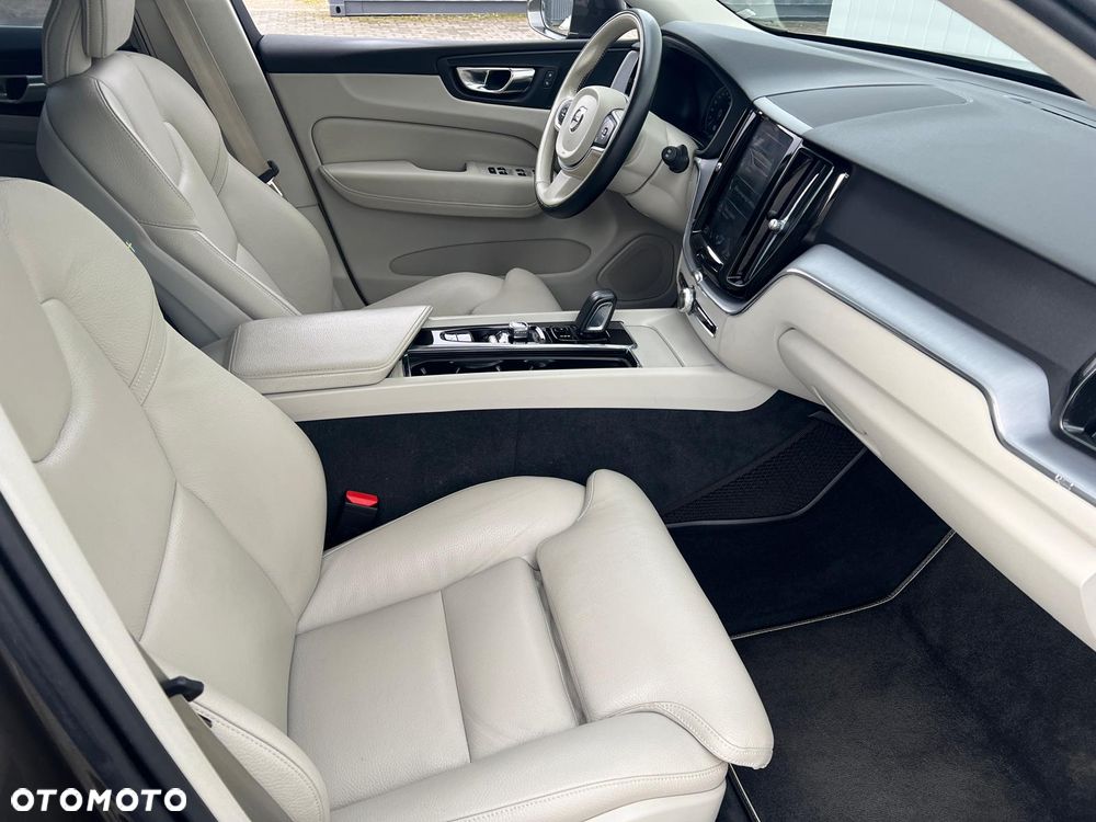 Volvo XC 60 B5 D AWD Geartronic Momentum Pro - 1