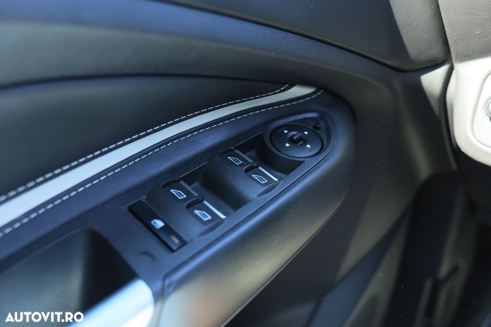Ford Kuga 2.0 TDCi 4WD Powershift Vignale - 11
