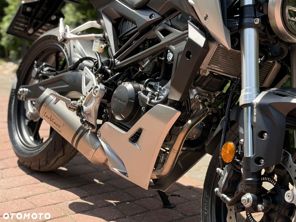 Honda CB - 12