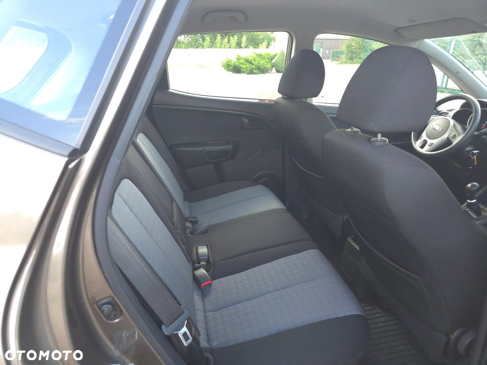 Kia Venga 1.4 L - 12