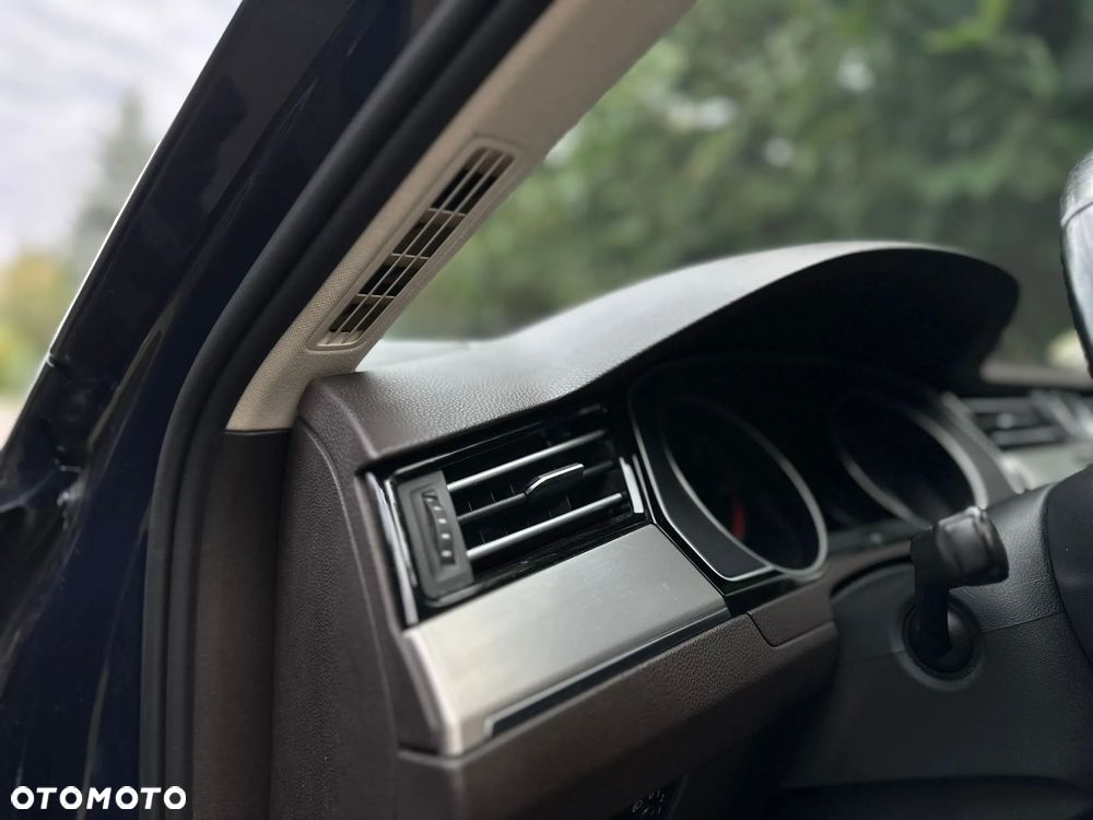 Volkswagen Passat 2.0 TDI SCR Highline - 17
