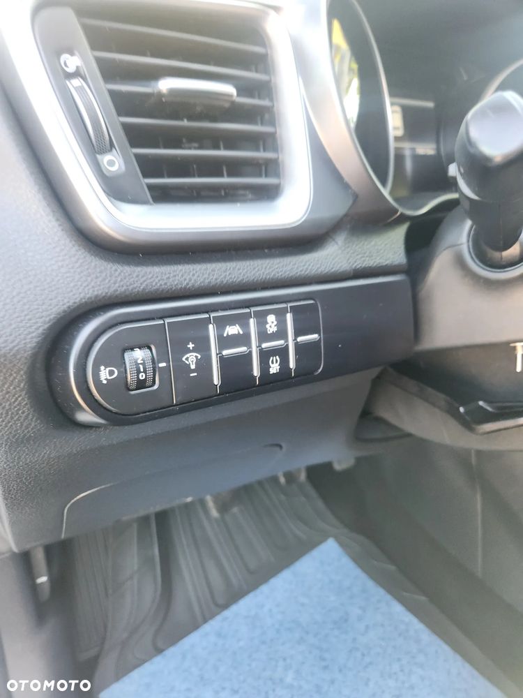 Kia Ceed - 13