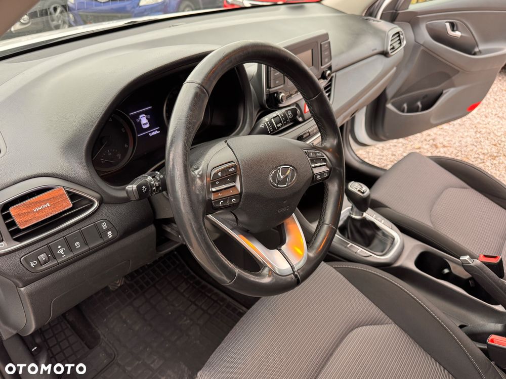 Hyundai i30 1.6 D Comfort - 22