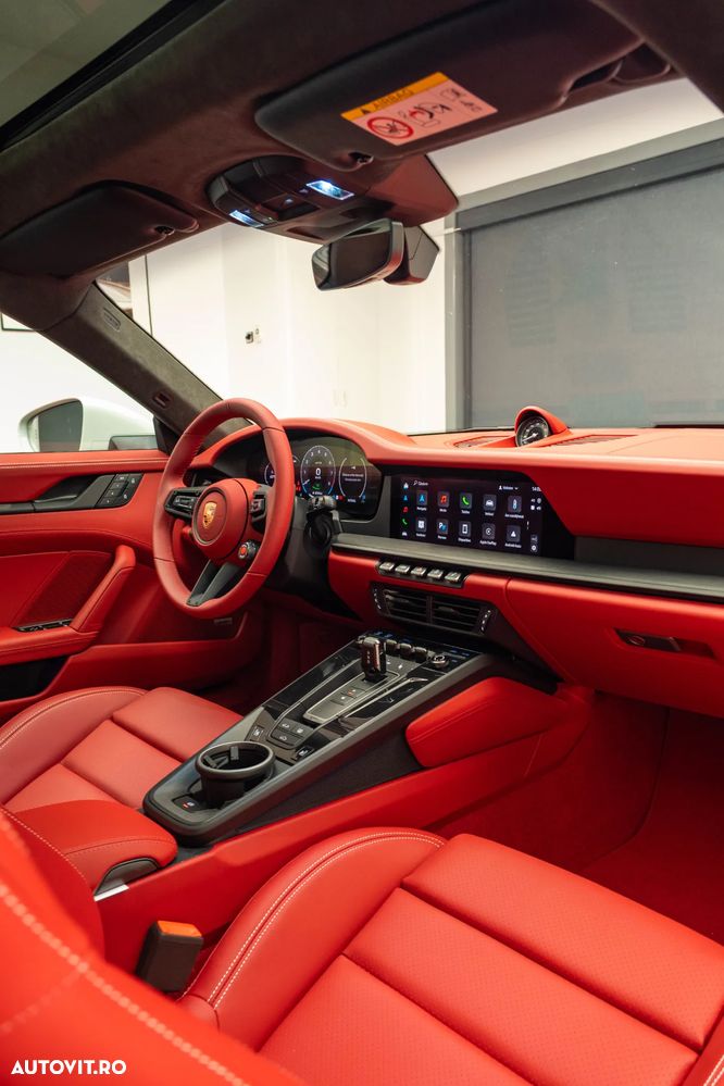 Porsche 911 Carrera 4 GTS PDK - 32
