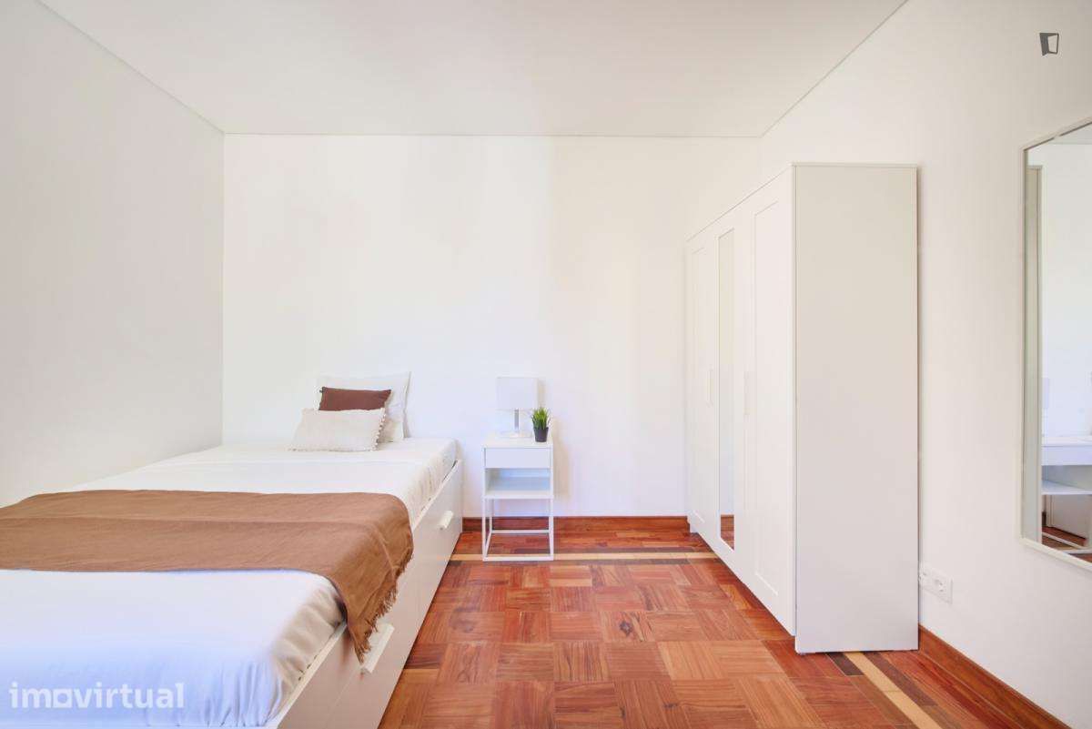 Quarto - localizado em São Sebastião Lisbon - Grande imagem: 4/38