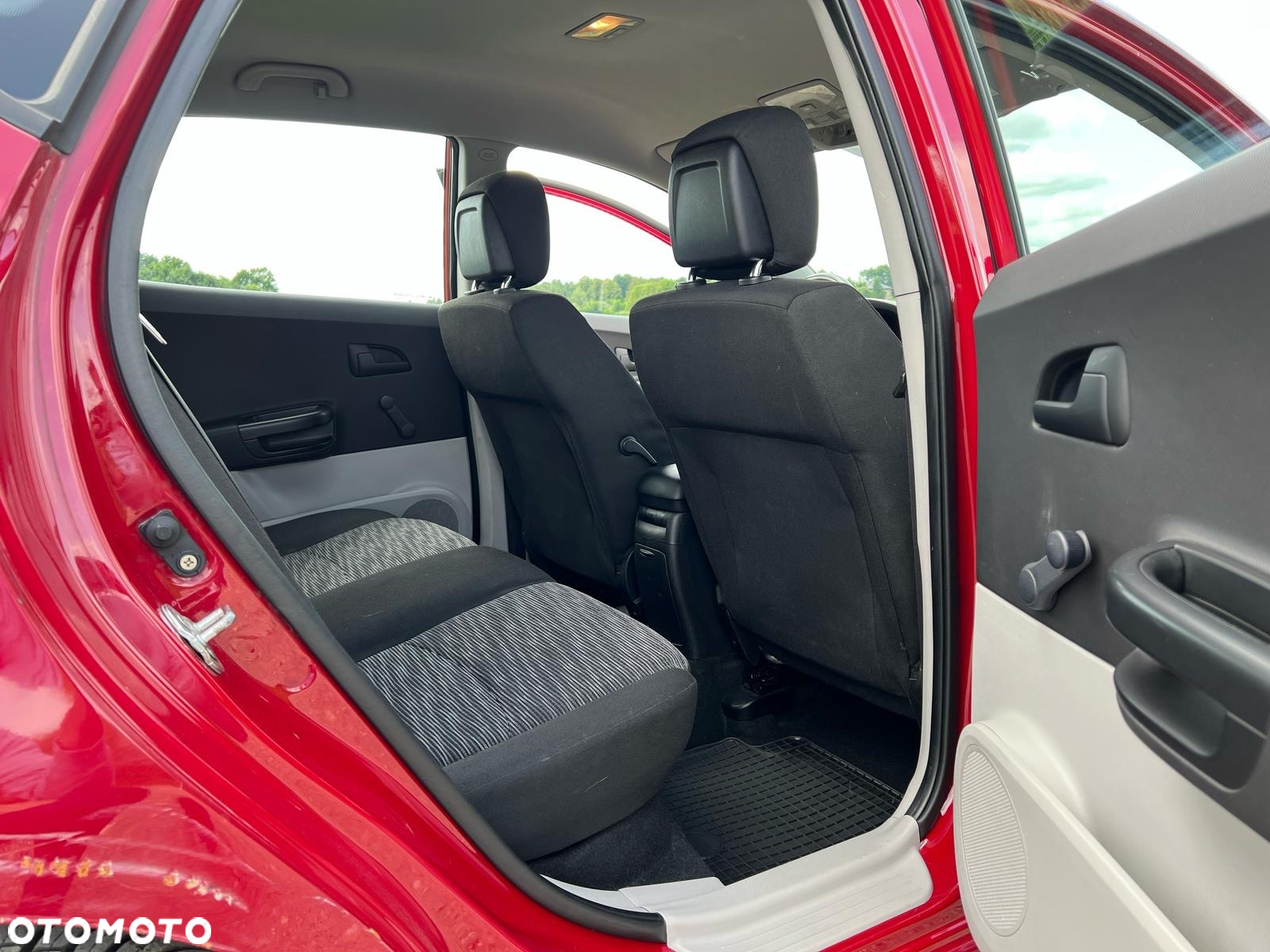 Kia Ceed - 10
