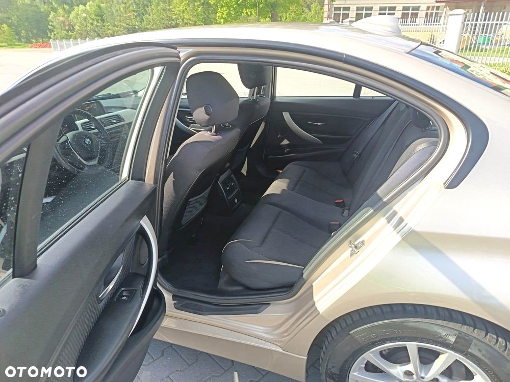 BMW Seria 3 318d xDrive - 7
