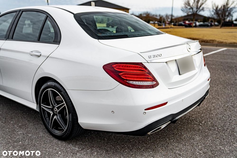 Mercedes-Benz Klasa E 300 9G-TRONIC AMG Line - 10