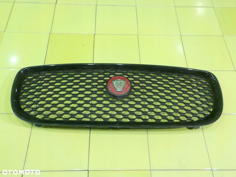 JAGUAR XE 2.0 D 17r SEDAN 4D atrapa grill X7B-018K28-AA X7M-018K28-AA - 1