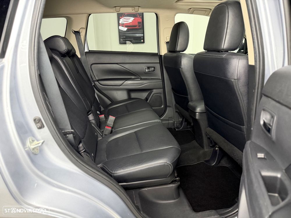 Mitsubishi Outlander 2.2 DI-D Intense - 23