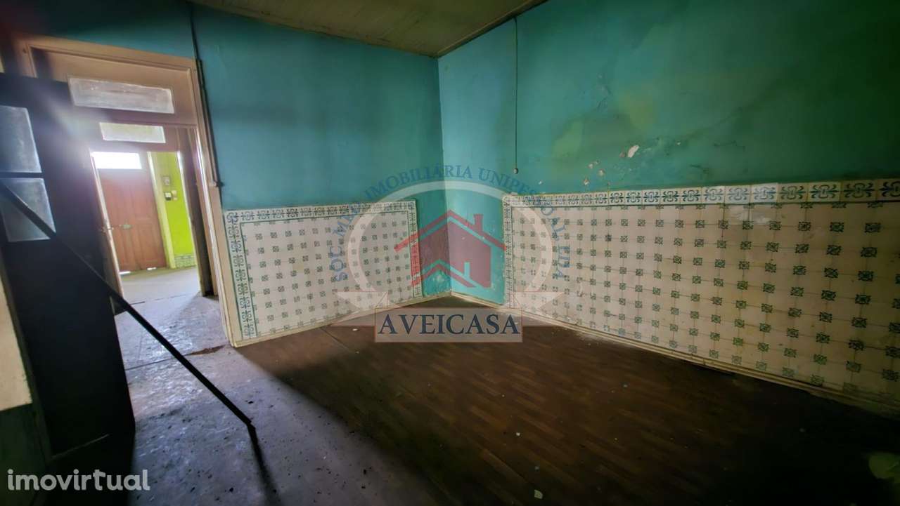 Moradia antiga para recuperar e expandir - Grande imagem: 3/34