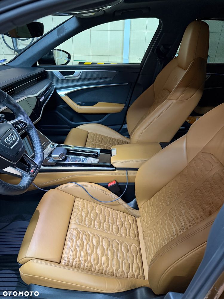Audi RS6 Avant - 16