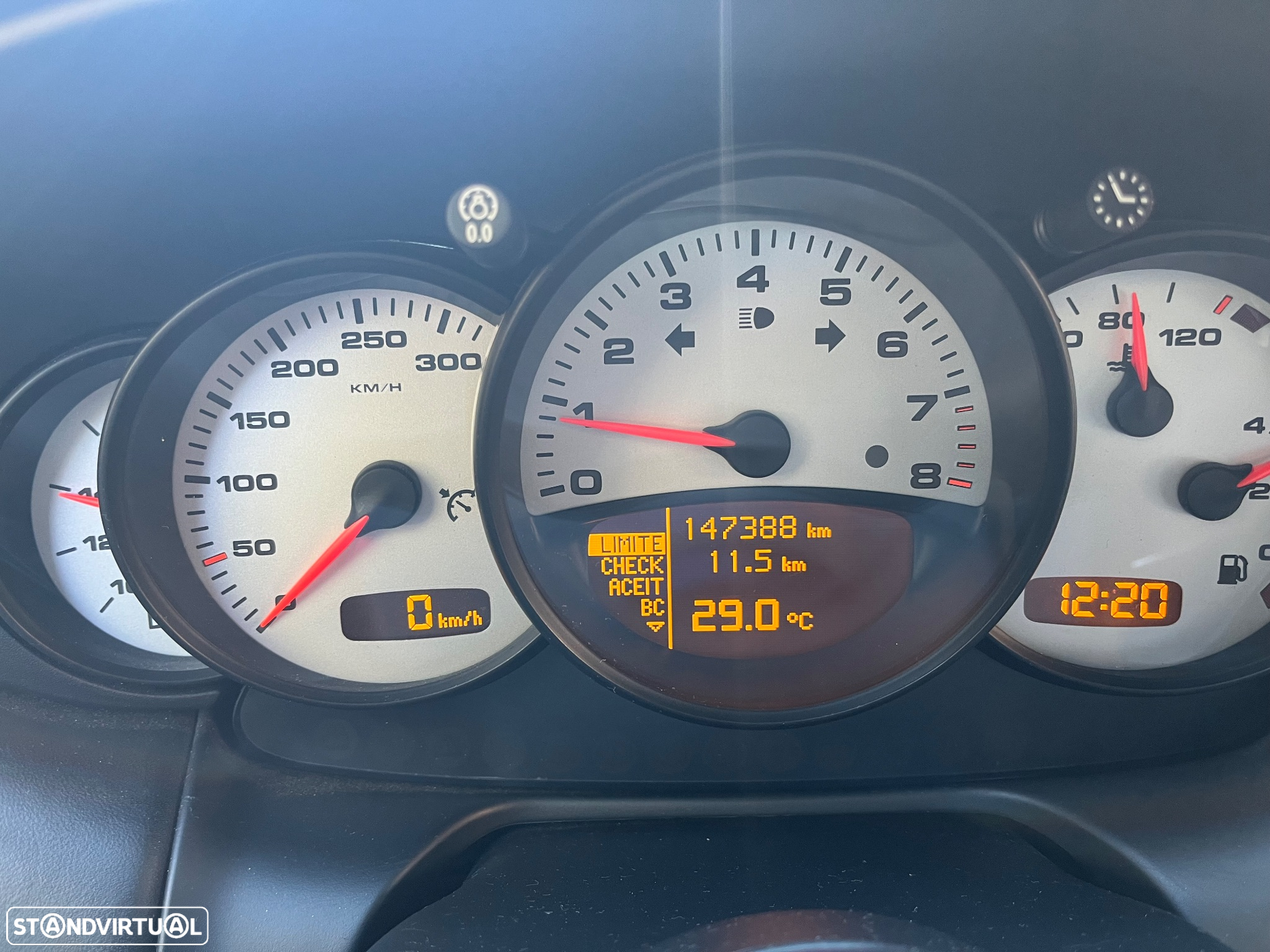 Porsche 911 (996) Carrera 4 - 9