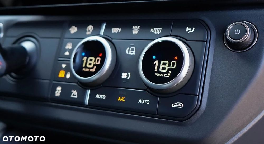 Land Rover Defender 3.0 D350 mHEV X-Dynamic SE - 23