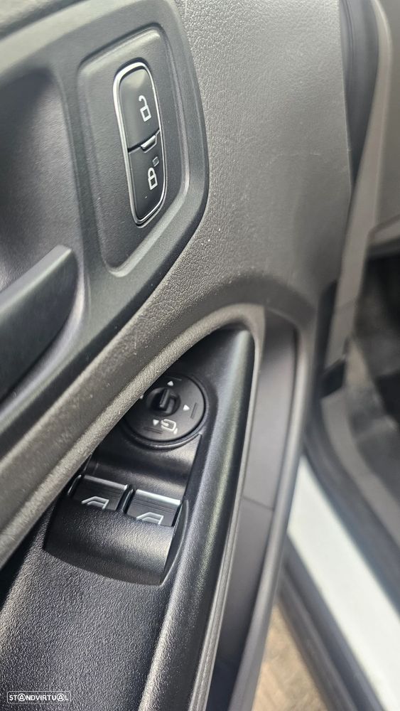 Ford Transit Connect - 19