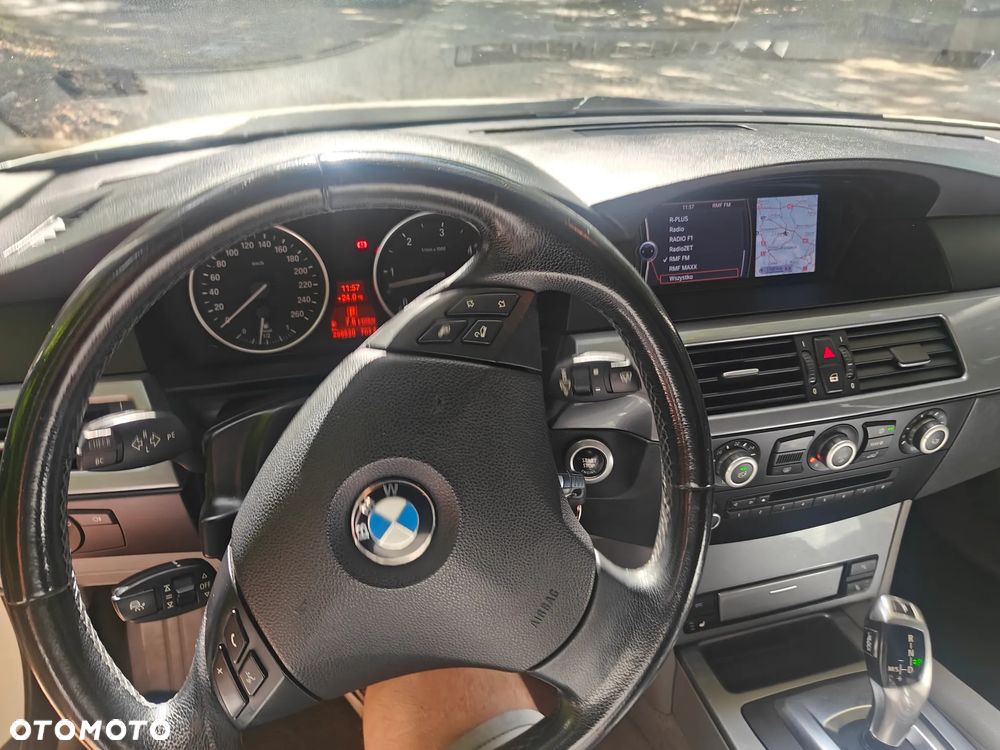 BMW Seria 5 525d xDrive - 16