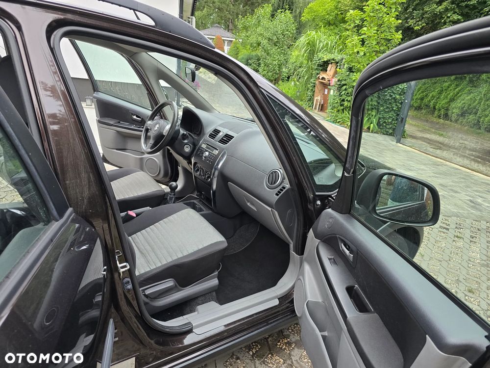 Suzuki SX4 1.6 Comfort Plus - 11