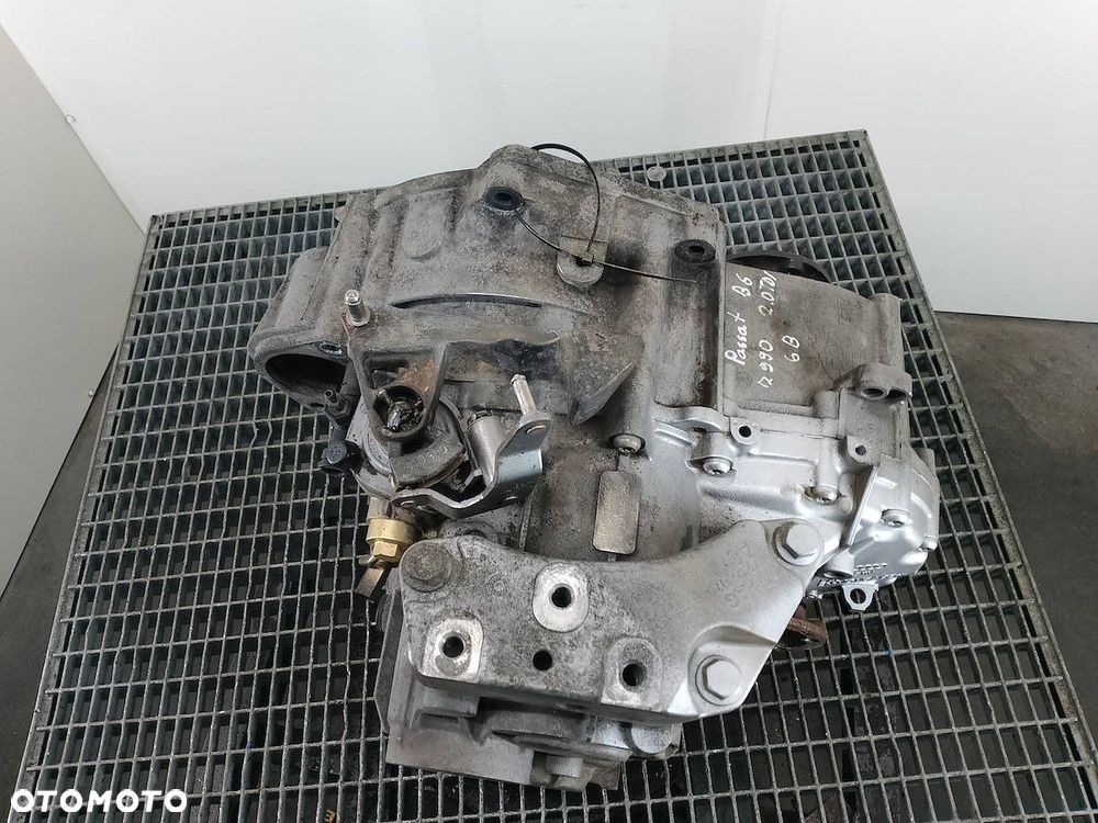 SKRZYNIA BIEGÓW MANUALNA VW PASSAT B6 HDV 2.0 TDI - 2