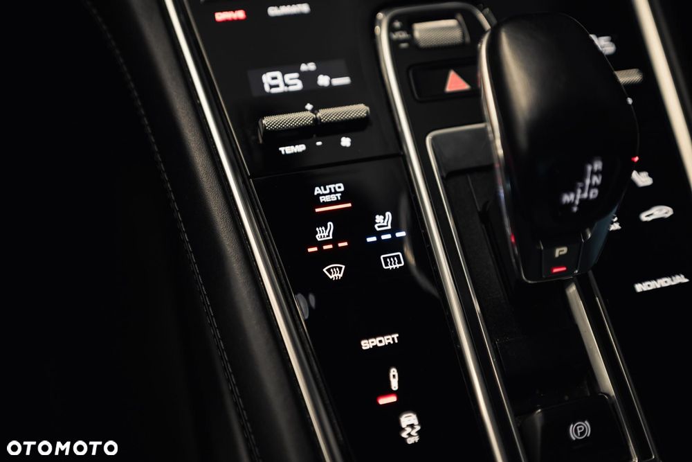 Porsche Panamera Turbo - 25