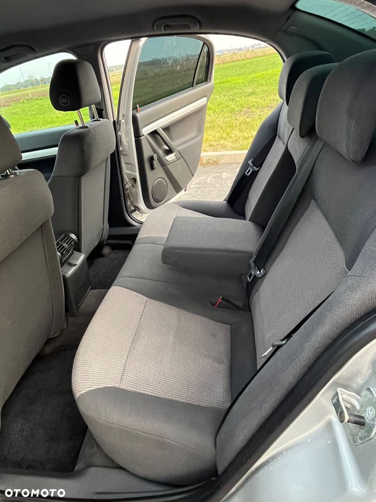 Opel Vectra 1.8 Essentia - 8