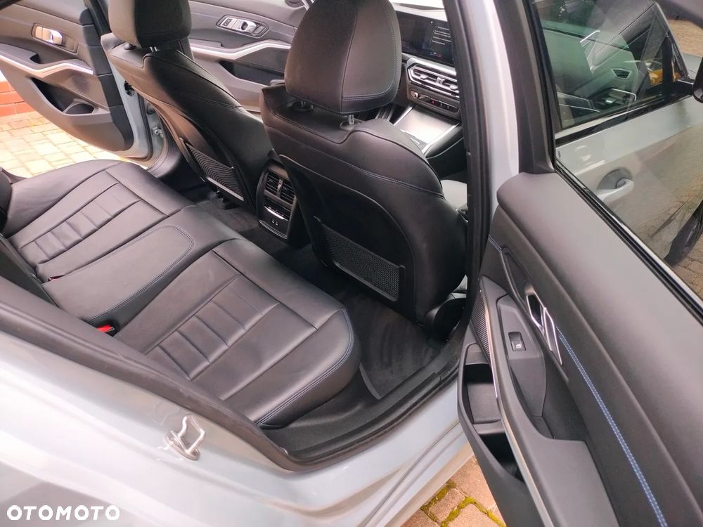 BMW Seria 3 330e M Sport - 27