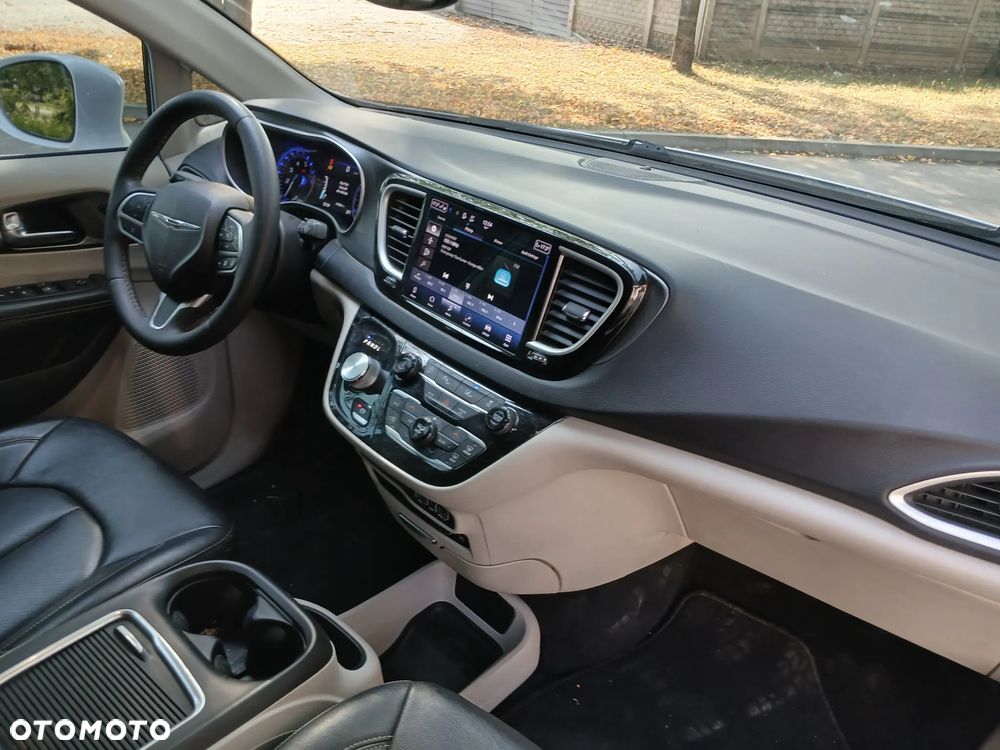 Chrysler Pacifica - 23