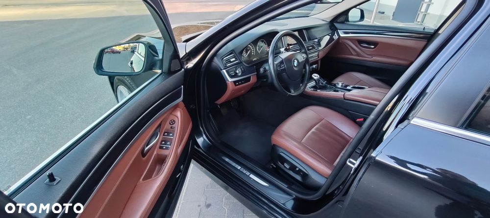 BMW Seria 5 525d Luxury Line - 28