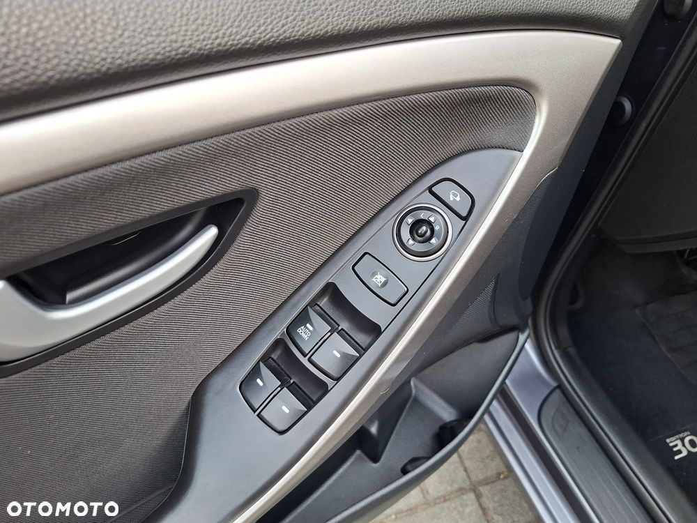 Hyundai i30 blue Kombi 1.6 GDi Passion - 23