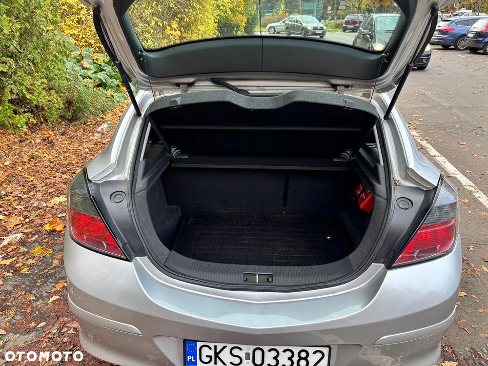 Opel Astra GTC 1.6 - 9