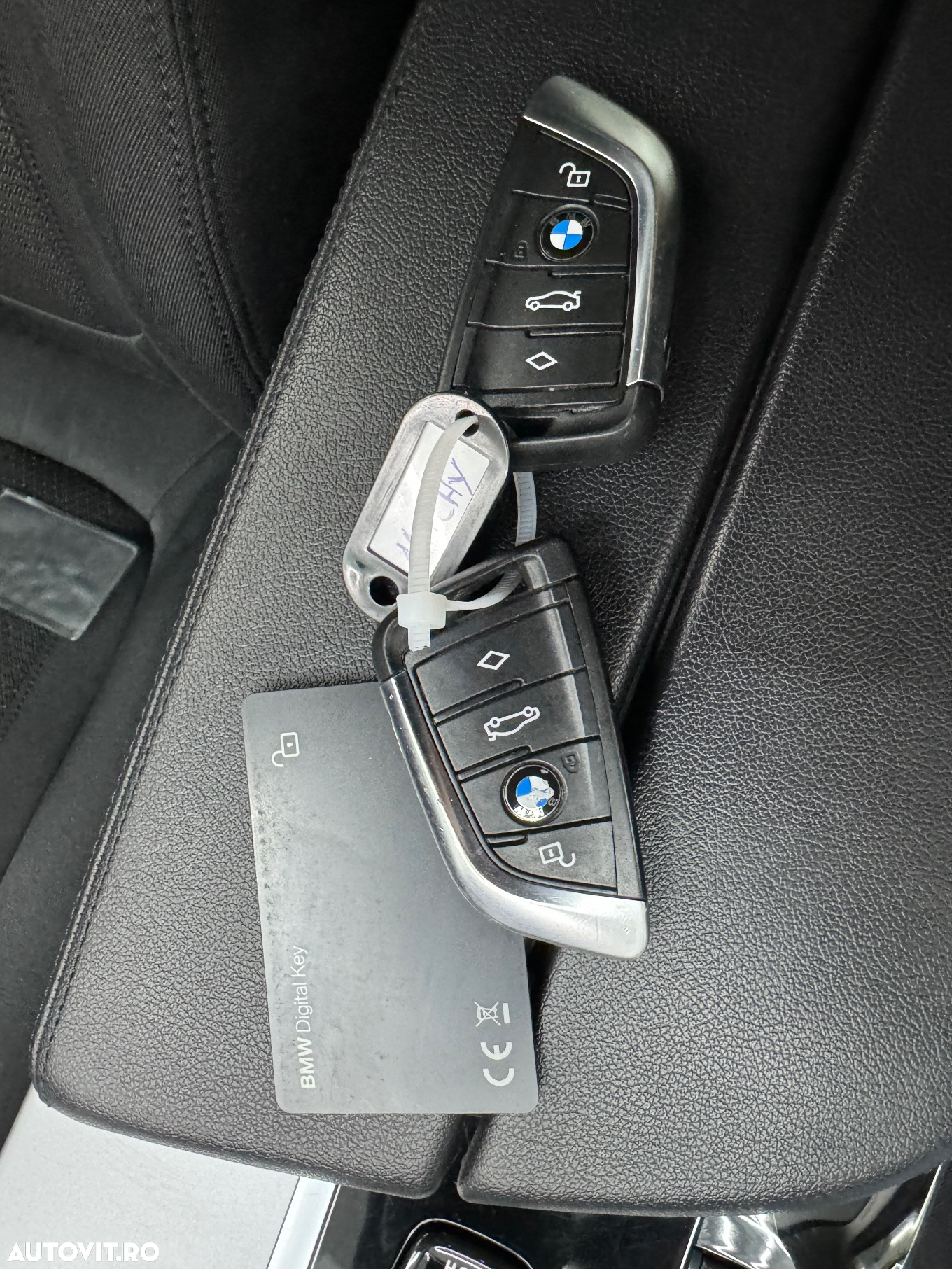BMW Seria 5 530i xDrive AT MHEV - 28