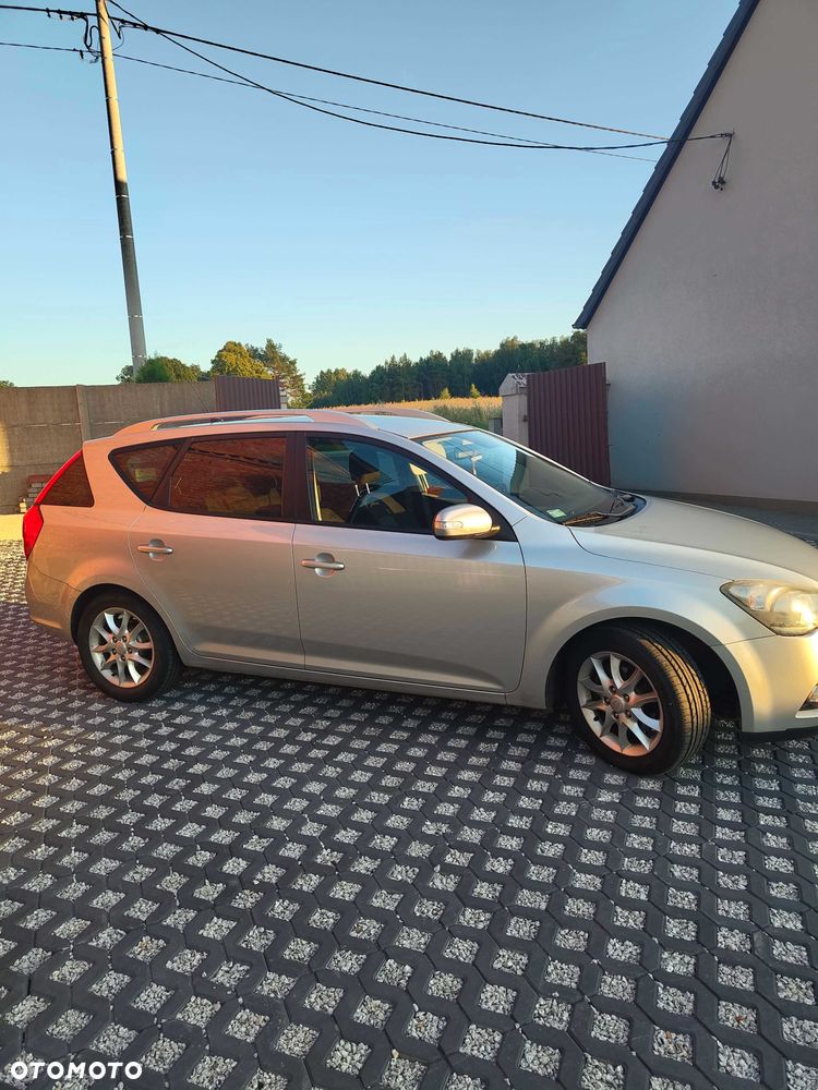 Kia Ceed - 4